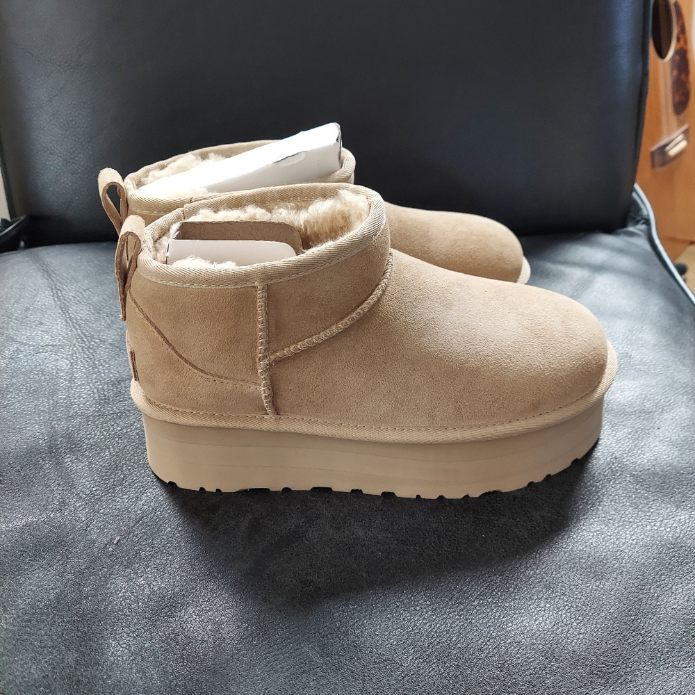 Ugg classic mini Platform size 8 "Mustard"